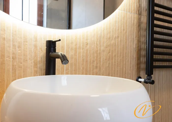 Nuccia Luxury And - Terrace, Bright Glass Lounge, 200mt To Metro-5min To Vatican, A-c Apartment