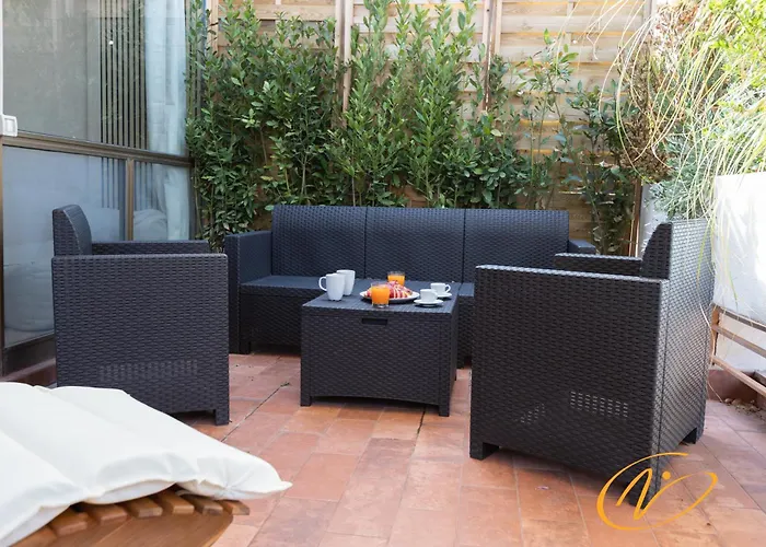 Nuccia Luxury And - Terrace, Bright Glass Lounge, 200mt To Metro-5min To Vatican, A-c Apartment