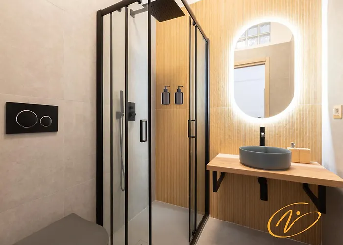 Nuccia Luxury And - Terrace, Bright Glass Lounge, 200mt To Metro-5min To Vatican, A-c Apartment *