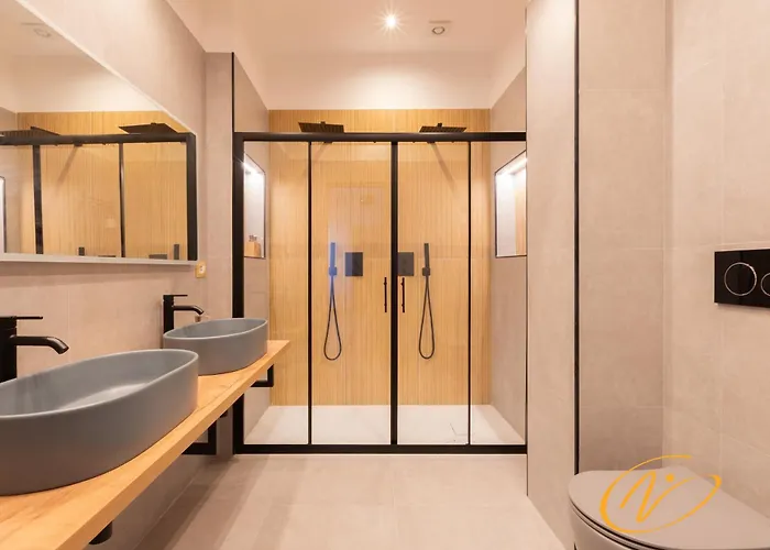 Nuccia Luxury And - Terrace, Bright Glass Lounge, 200mt To Metro-5min To Vatican, A-c Apartment *